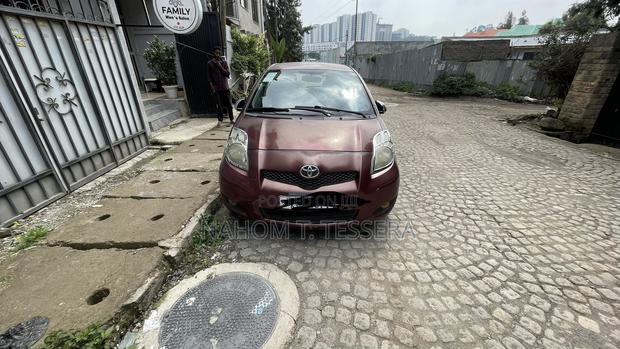 Toyota Yaris Base Hatchback 5dr 2010 Burgundy