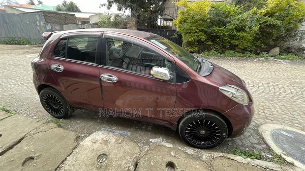 Toyota Yaris Base Hatchback 5dr 2010 Burgundy