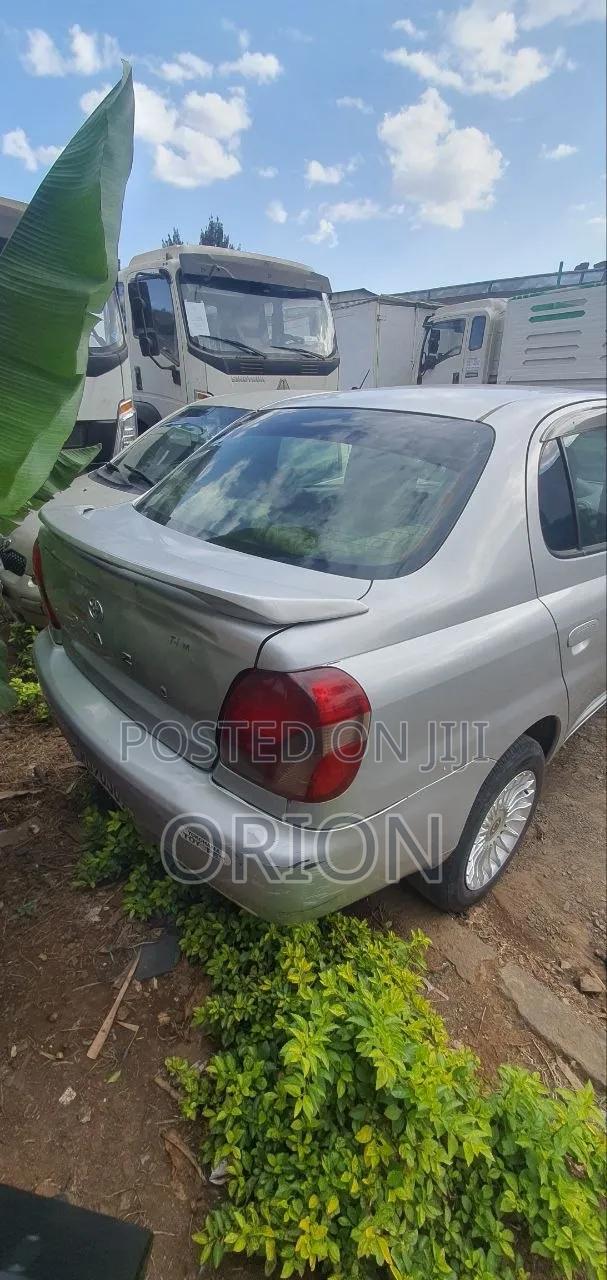 Toyota Platz 1.3 AWD 2001 Silver