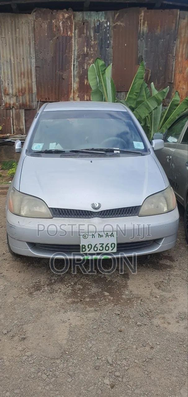 Toyota Platz 1.3 AWD 2001 Silver