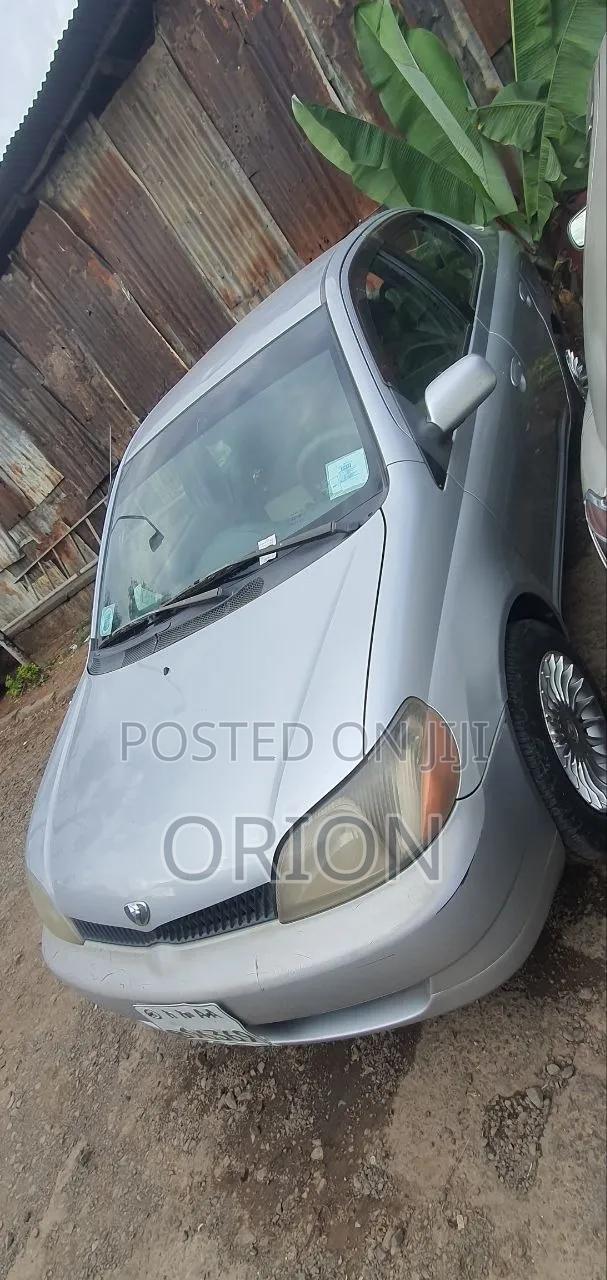 Toyota Platz 1.3 AWD 2001 Silver