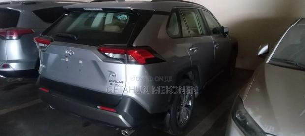 Toyota RAV4 2024 Silver