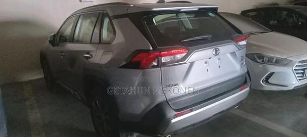 Toyota RAV4 2024 Silver
