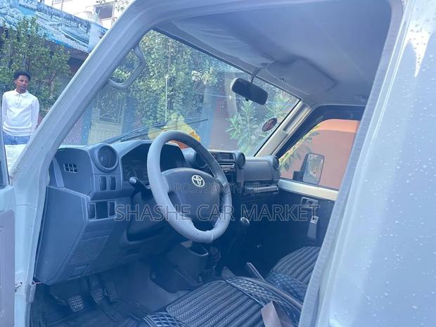 Toyota Land Cruiser 2012 White