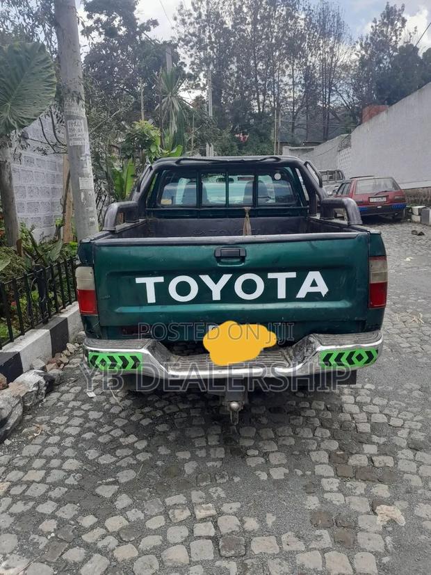 Toyota Hilux 2000 Green