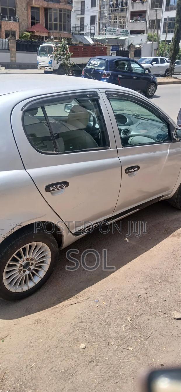 Toyota Vitz 2001 Silver