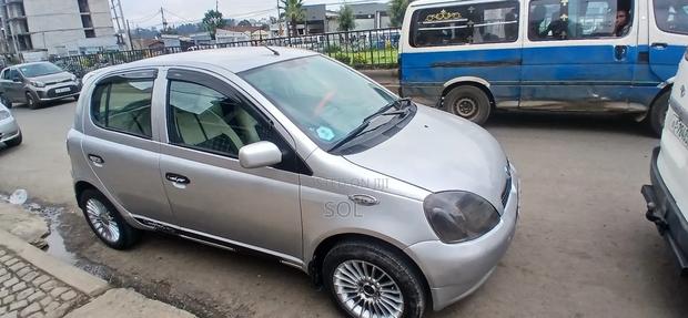 Toyota Vitz 2001 Silver
