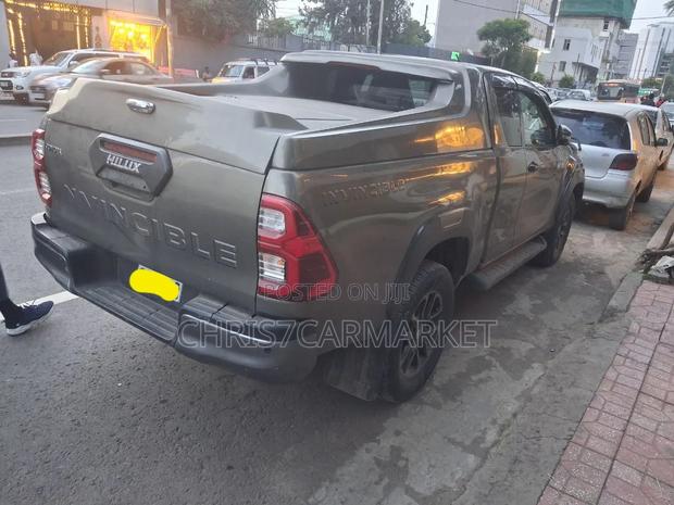 Toyota Hilux 2022 Gray
