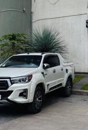 Toyota Hilux 2018 White for sale