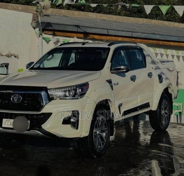 Toyota Hilux 2018 White