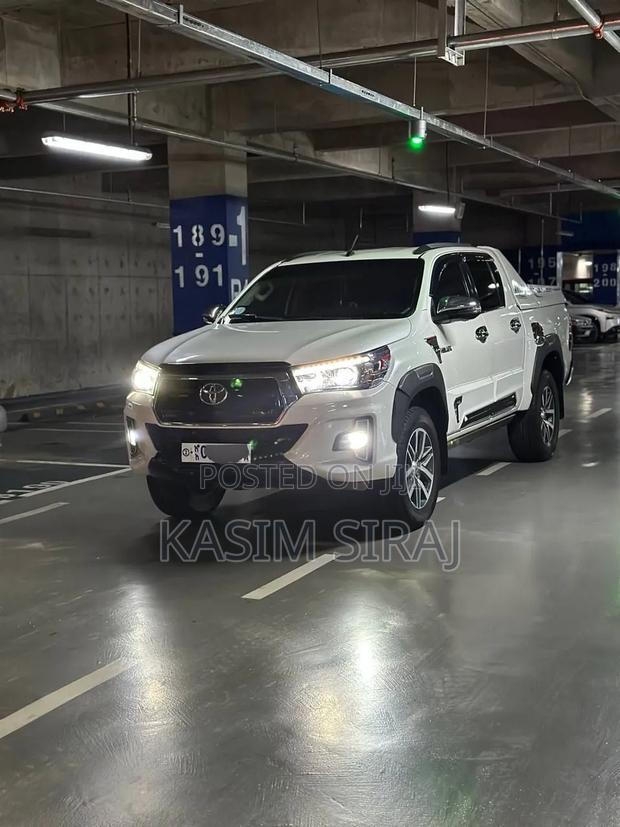Toyota Hilux 2018 White