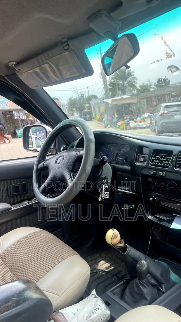 Toyota Hilux 2.5 Cab 2005 Gray