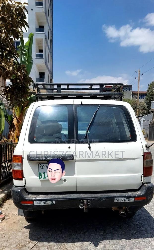 Toyota Land Cruiser 2006 White