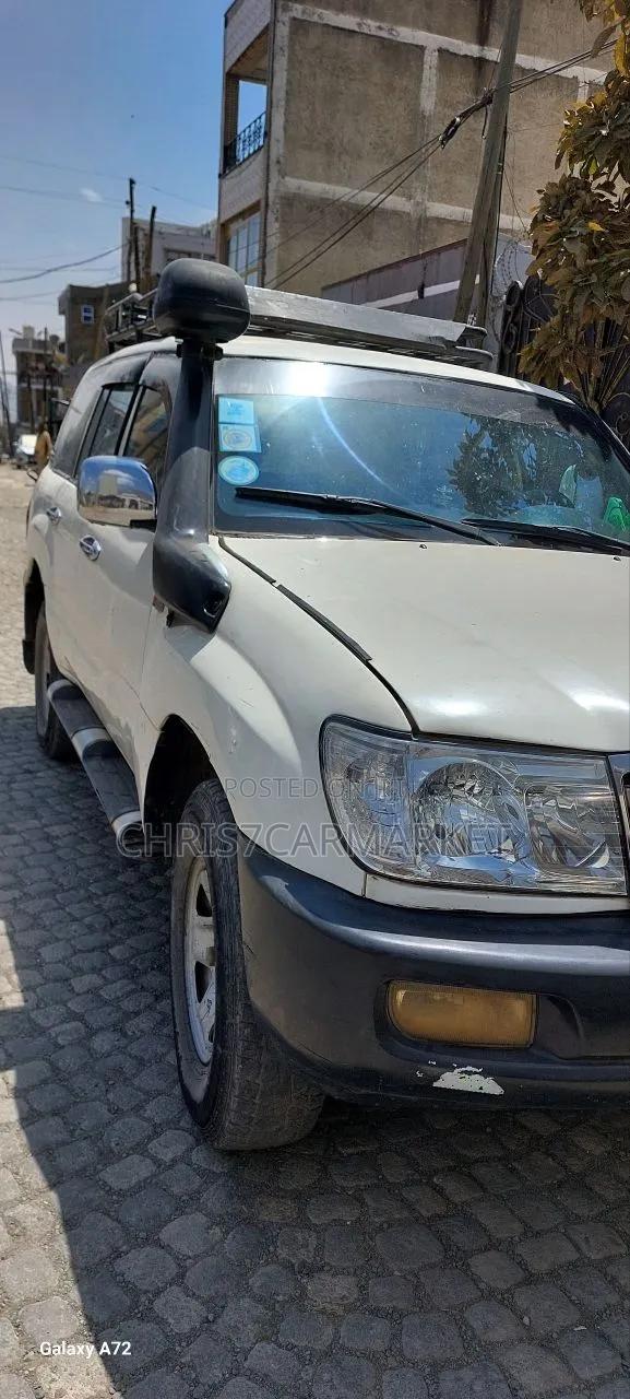 Toyota Land Cruiser 2006 White