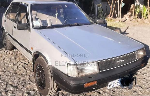 Toyota Corolla 1985 Silver