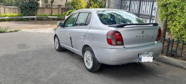 Toyota Platz 2001