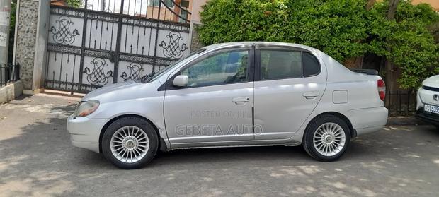Toyota Platz 2001