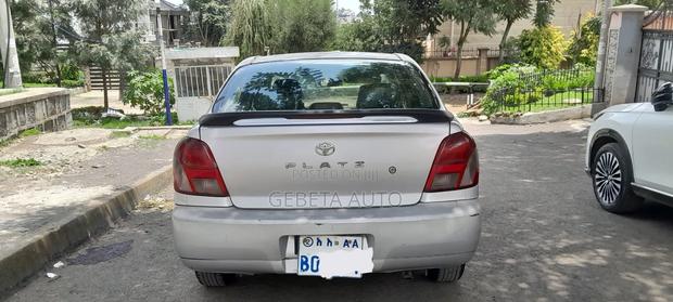 Toyota Platz 2001