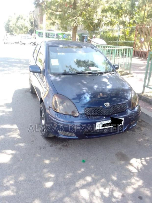 Toyota Vitz 2004 Blue