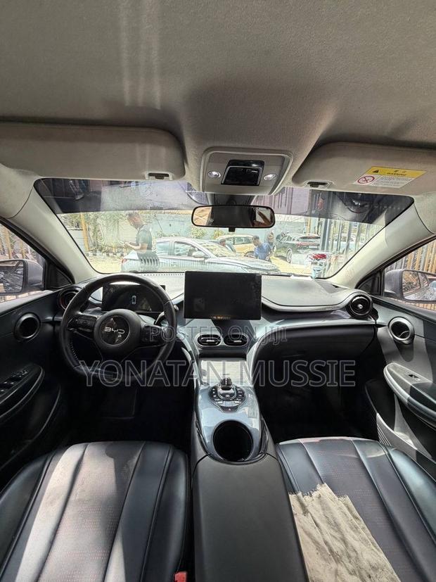 BYD E2 43 kWh 94 hp FWD 2024 Silver