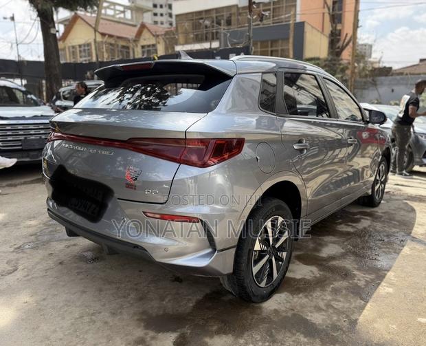 BYD E2 43 kWh 94 hp FWD 2024 Silver