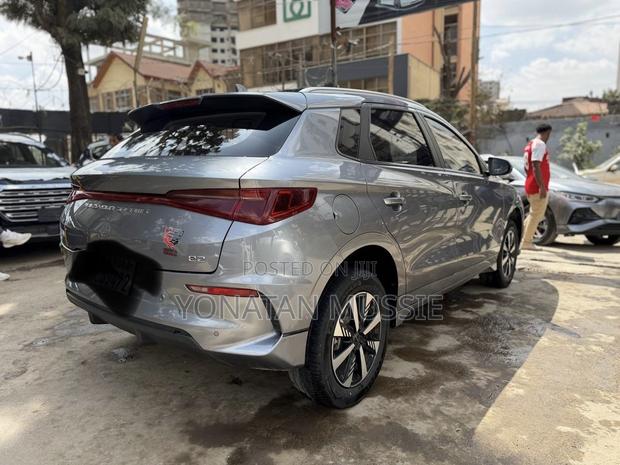BYD E2 43 kWh 94 hp FWD 2024 Silver