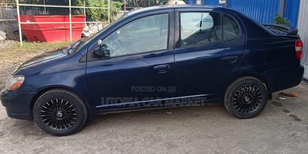 Toyota Platz 2001