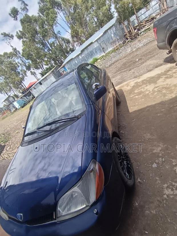Toyota Platz 2001