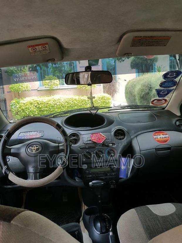 Toyota Vitz 2002 Gold