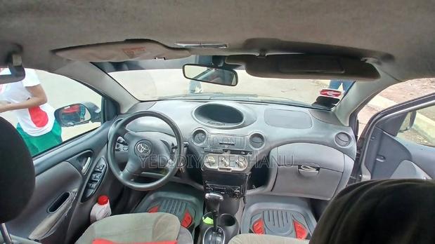 Toyota Vitz 2003 Silver