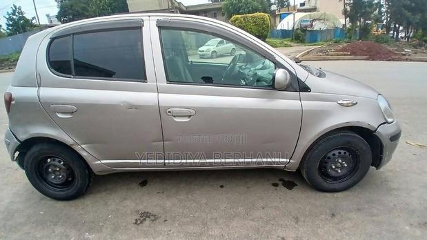 Toyota Vitz 2003 Silver
