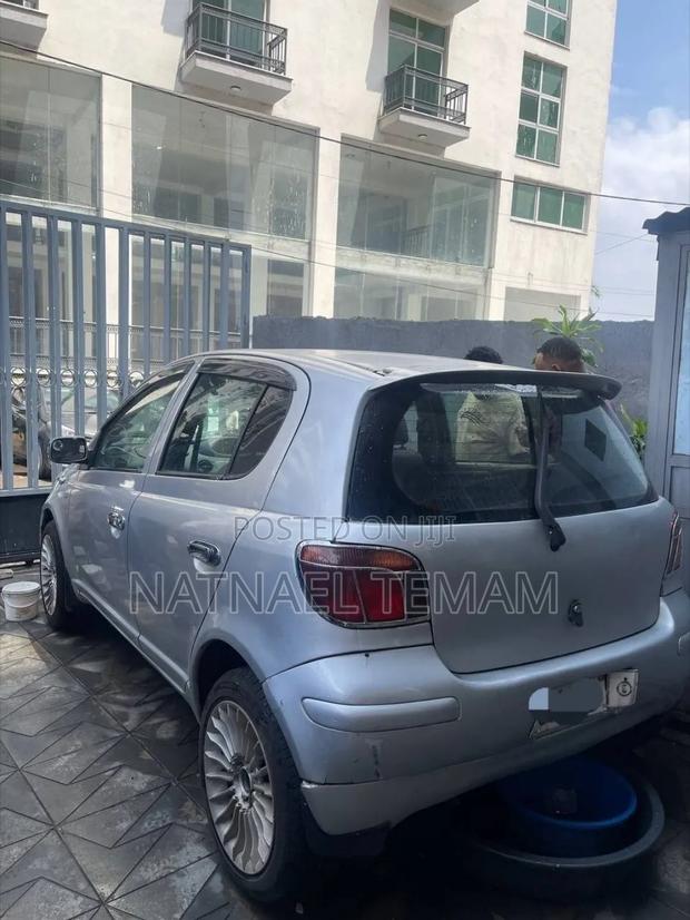 Toyota Vitz 2002 Silver
