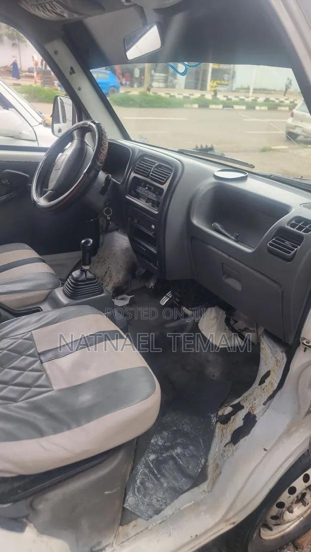 Suzuki Super Carry 2000 White