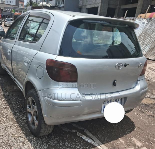 Toyota Vitz 2002 Silver