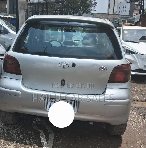 Toyota Vitz 2002 Silver