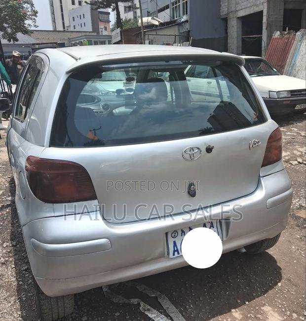 Toyota Vitz 2002 Silver