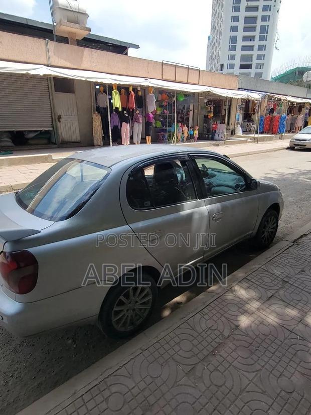 Toyota Platz 2001 Silver