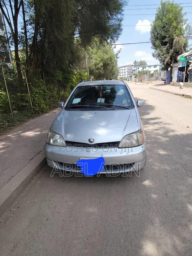 Toyota Platz 2001 Silver