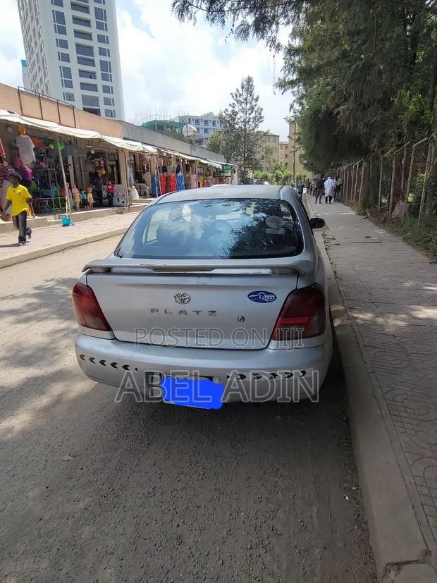 Toyota Platz 2001 Silver