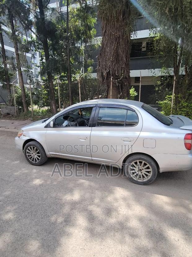 Toyota Platz 2001 Silver