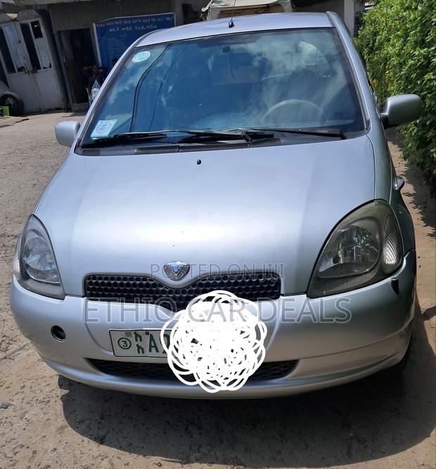 Toyota Vitz 2001 Silver