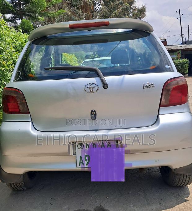 Toyota Vitz 2001 Silver