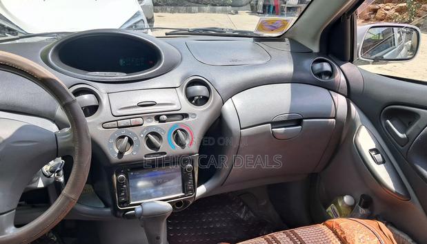 Toyota Vitz 2001 Silver