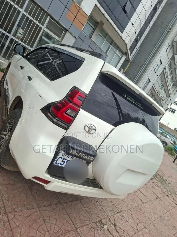 Toyota Land Cruiser 2018 White