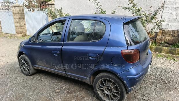 Toyota Vitz 2002 Gray