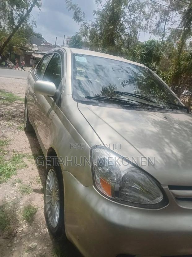 Toyota Platz 2003 Gold