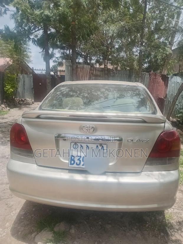 Toyota Platz 2003 Gold