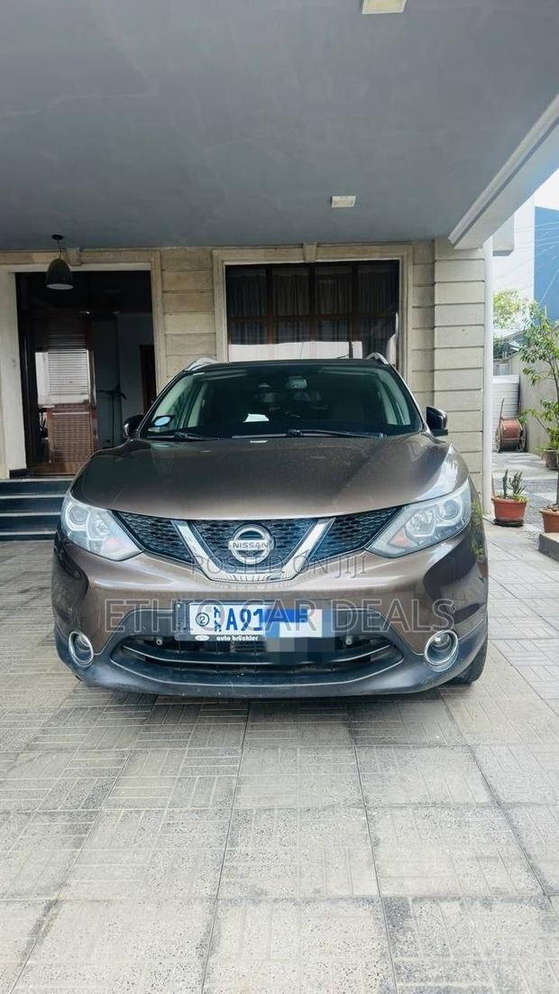 Nissan Qashqai 2017 Brown