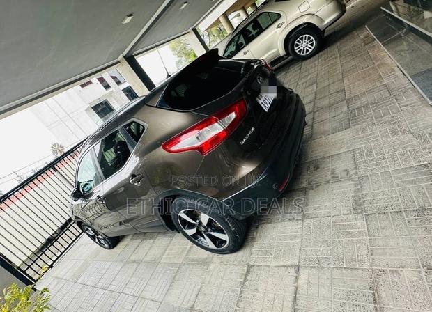 Nissan Qashqai 2017 Brown