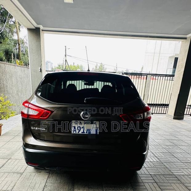 Nissan Qashqai 2017 Brown